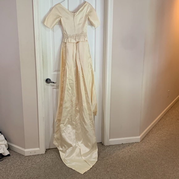 Vtg 50s 1950s Cahill bone satin lace fitted bodice with peplum & small train XS - Picture 5 of 6